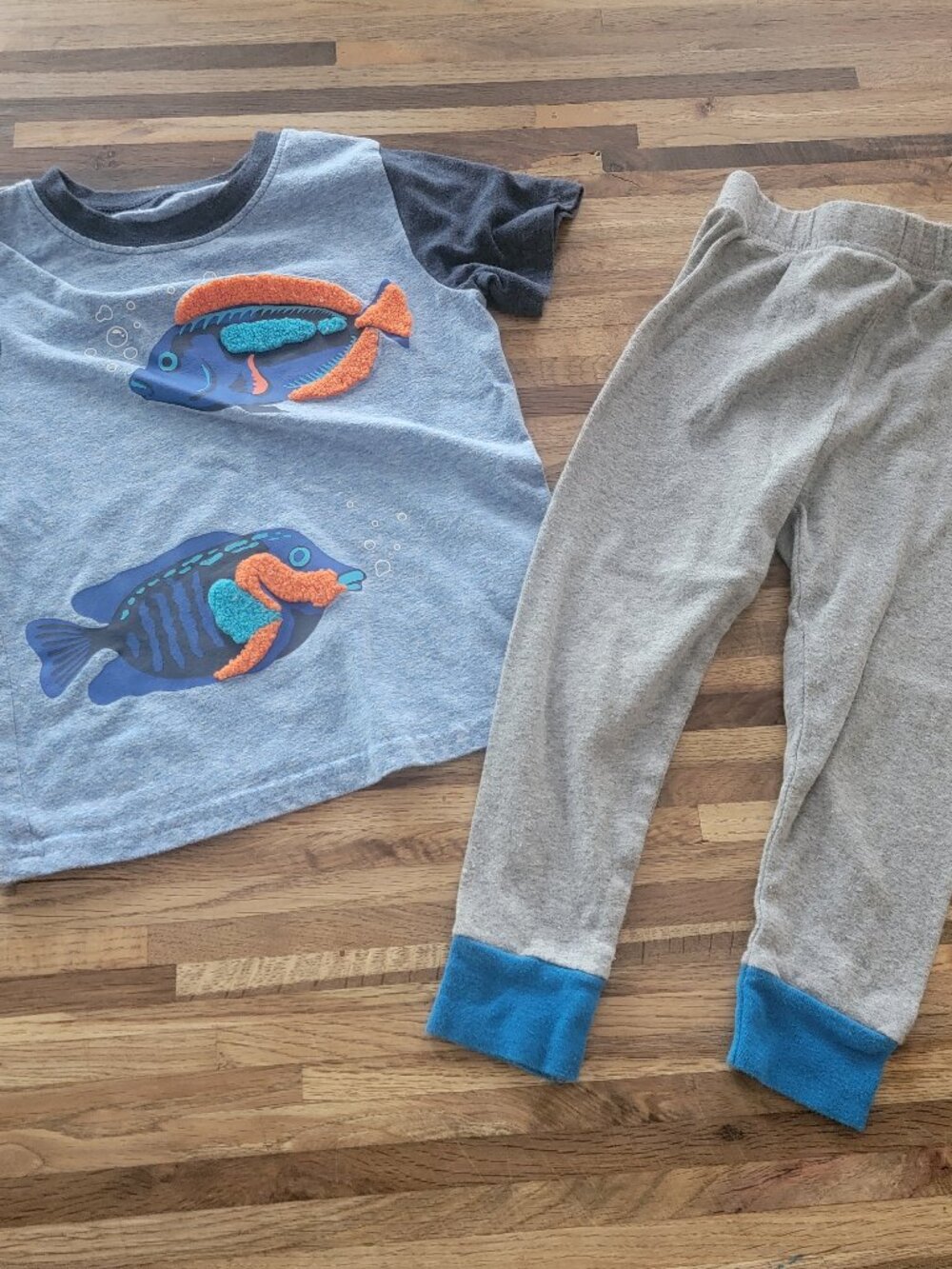 Boys Pajama Set size 3, sleepwear/loungewear